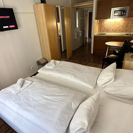 H1 Apartmanok ブダペスト エクステリア 写真